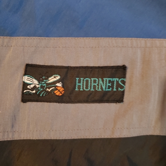 Vintage Charlotte Hornets Full Zipper Button Up Windbreaker Track Jacket Coat - Picture 9 of 9